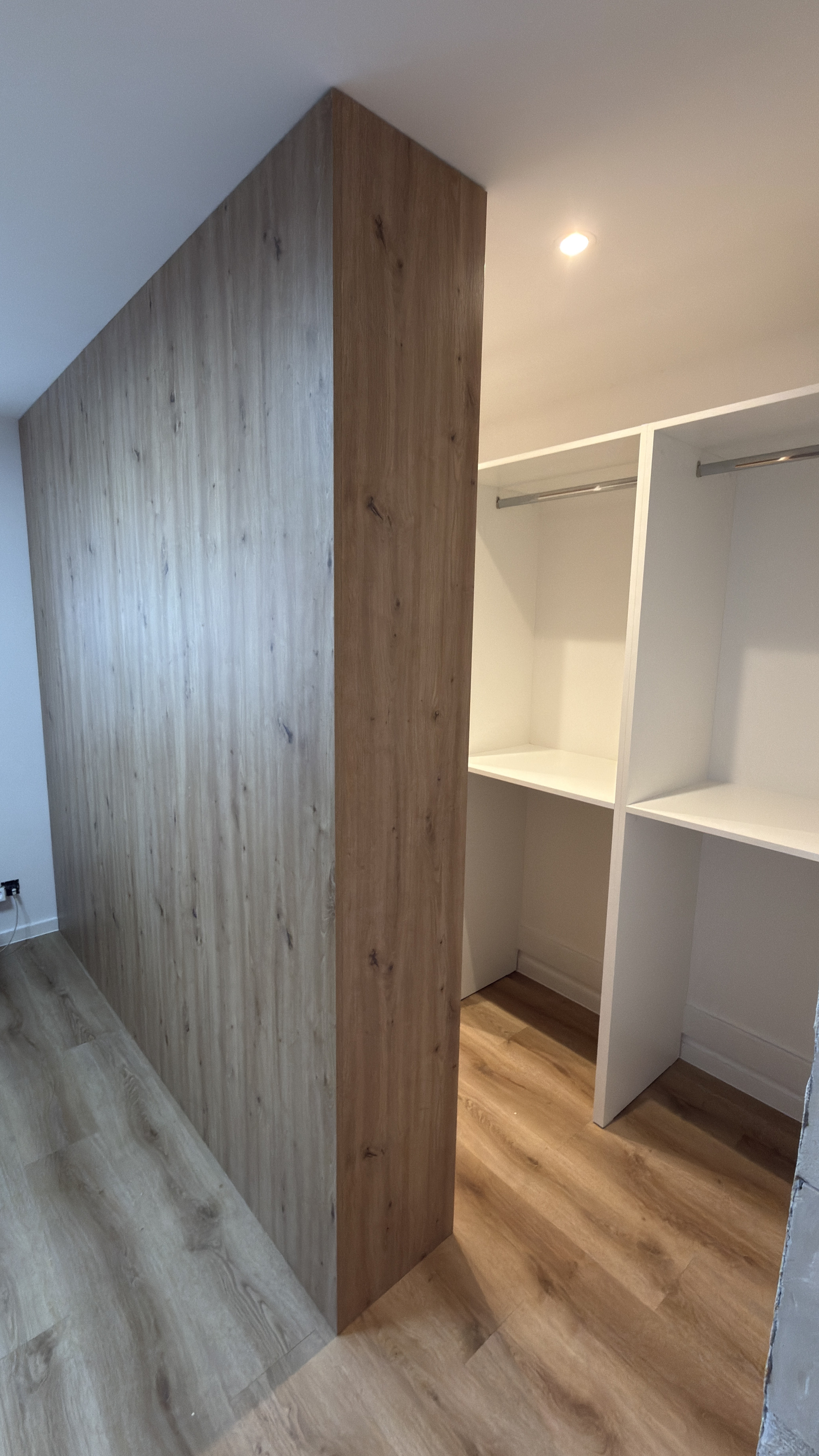 Walk-in šatna v ložnici